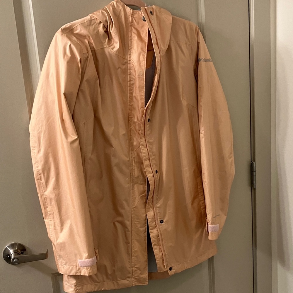 Columbia Omni-Tech Women’s Peach Waterproof Hooded Rainjacket